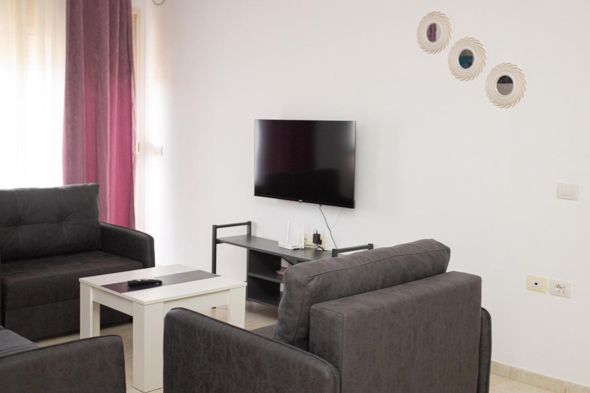 Emigres Apartments Vlorë エクステリア 写真