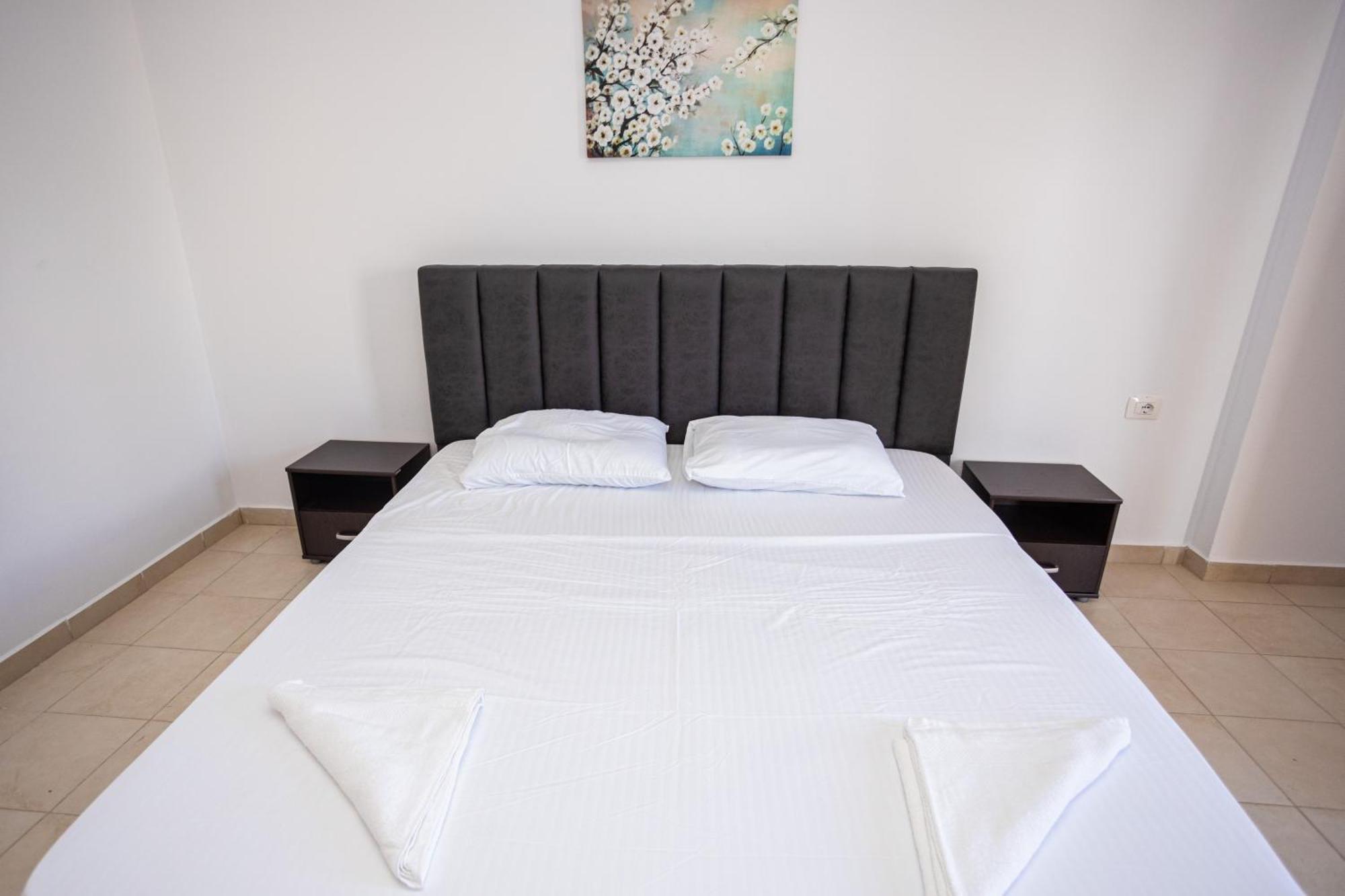 Emigres Apartments Vlorë エクステリア 写真